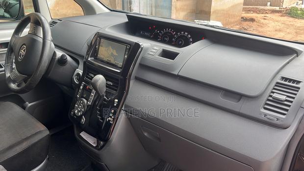 Toyota Voxy V 2WD 8-Seater 2011 Black