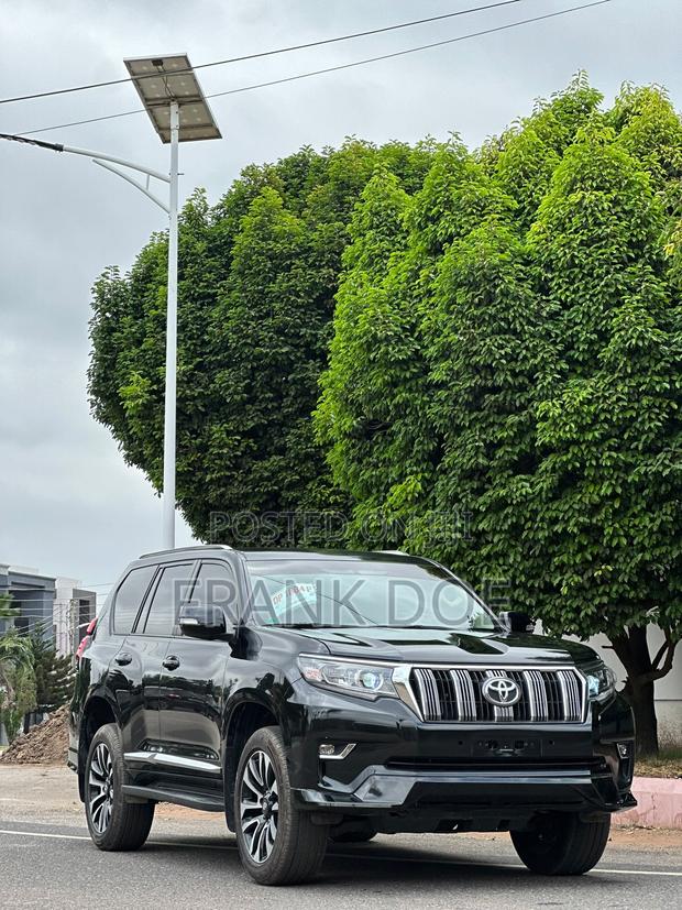 Toyota Land Cruiser Prado 2.7 2023 Black