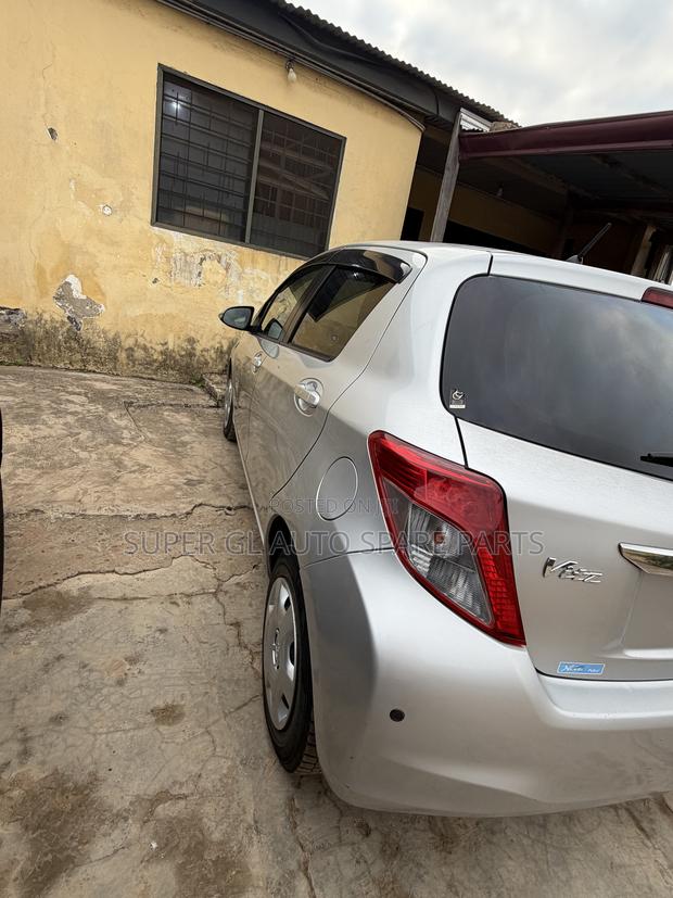 Toyota Vitz 1.3 FWD 5dr 2014 Silver