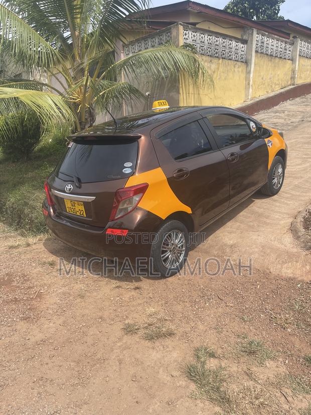 Toyota Vitz 1.3 AWD 3dr 2012 Brown