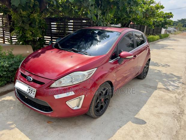 Ford Fiesta SES 2011 Red