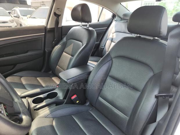 Hyundai Avante 2018 White