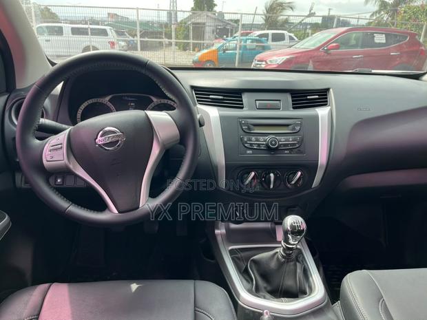 Nissan Navara 2019 White
