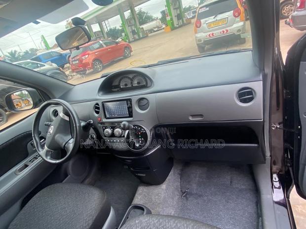Toyota Sienta 1.5 FWD 2015 Burgundy
