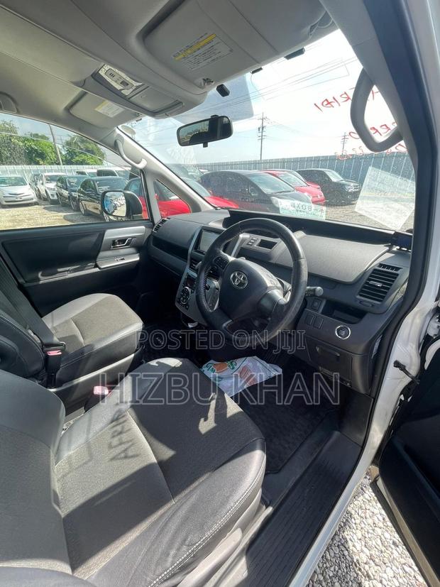 Toyota Voxy ZS 2WD 7-Seater 2013 White