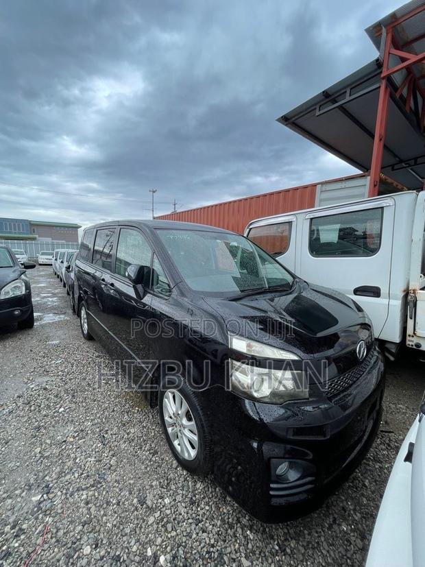 Toyota Voxy ZS 2WD 7-Seater 2011 Black