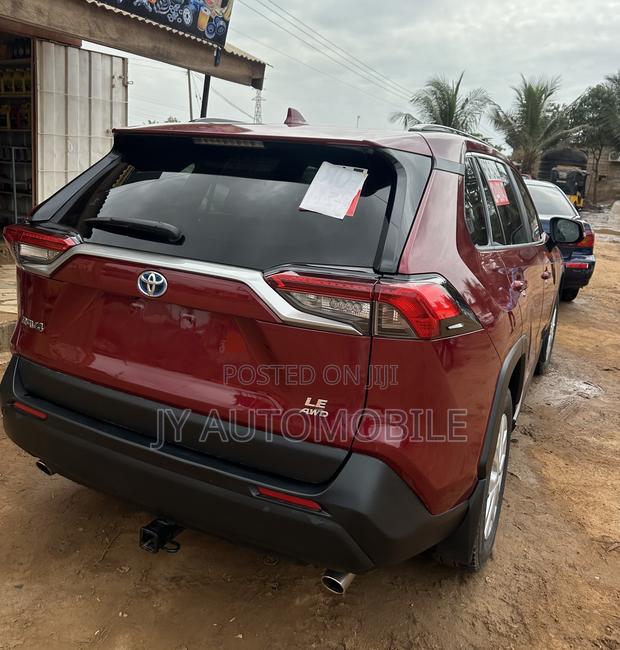 Toyota RAV4 LE AWD 2020 Red