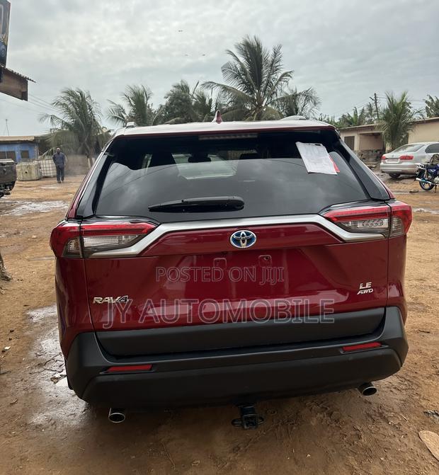 Toyota RAV4 LE AWD 2020 Red