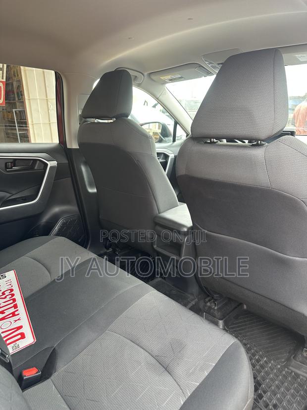 Toyota RAV4 LE AWD 2020 Red