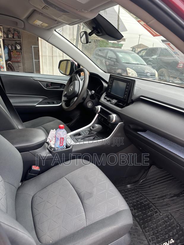 Toyota RAV4 LE AWD 2020 Red