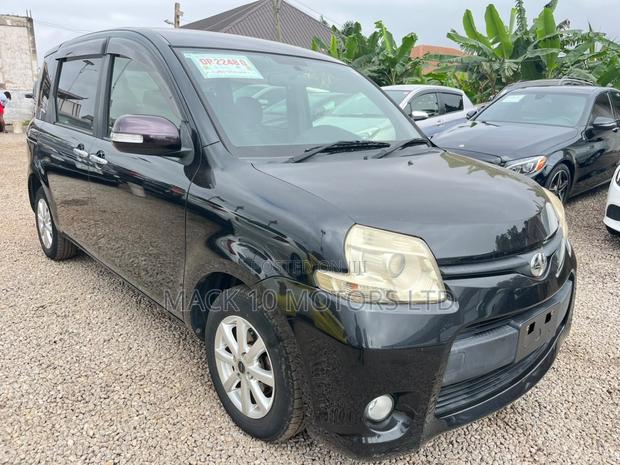 Toyota Sienta 1.5 FWD 2013 Black