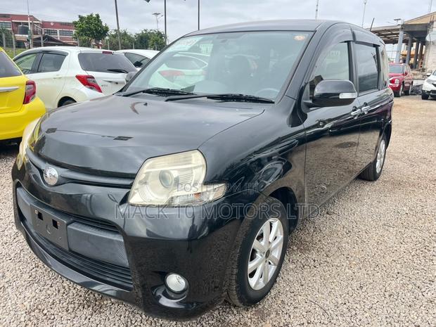 Toyota Sienta 1.5 FWD 2013 Black