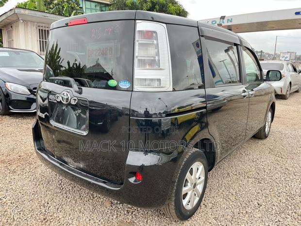 Toyota Sienta 1.5 FWD 2013 Black