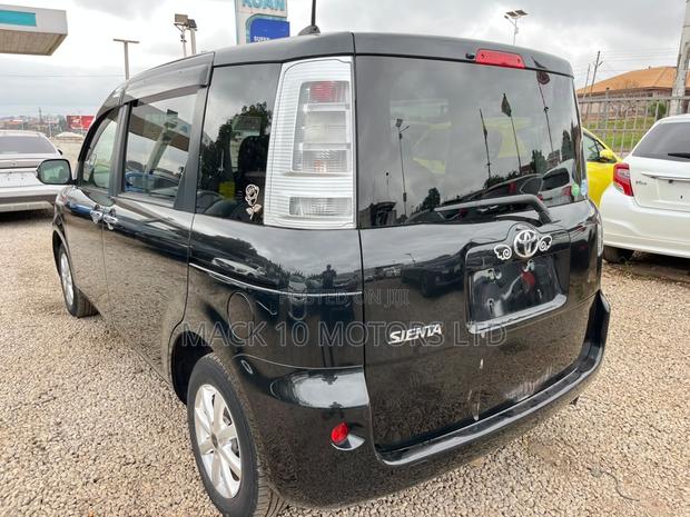 Toyota Sienta 1.5 FWD 2013 Black