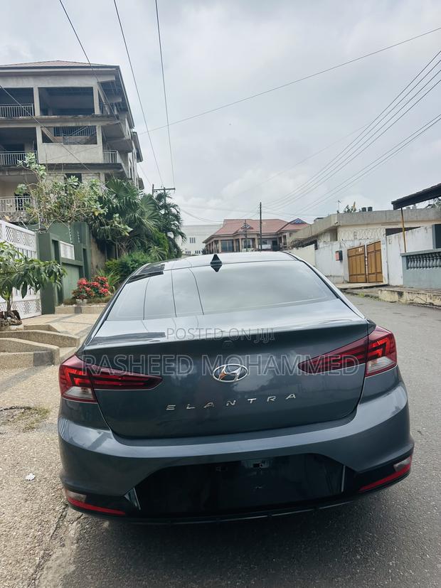 Hyundai Elantra SE 2020 Gray