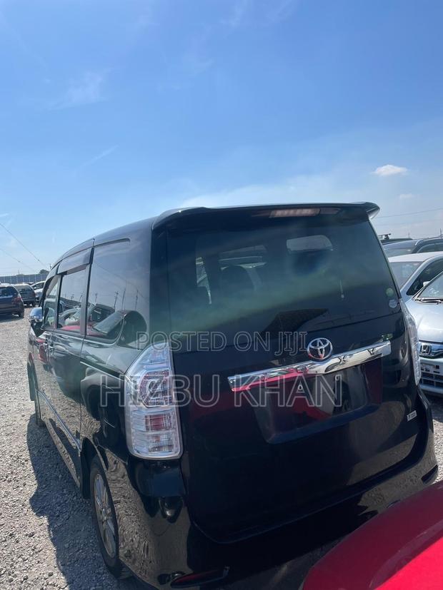 Toyota Voxy ZS 2WD 7-Seater 2013 Black