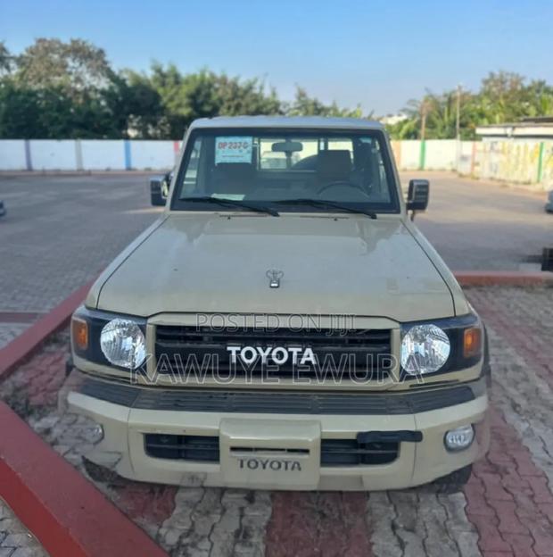 New Toyota Land Cruiser 2022 Gold