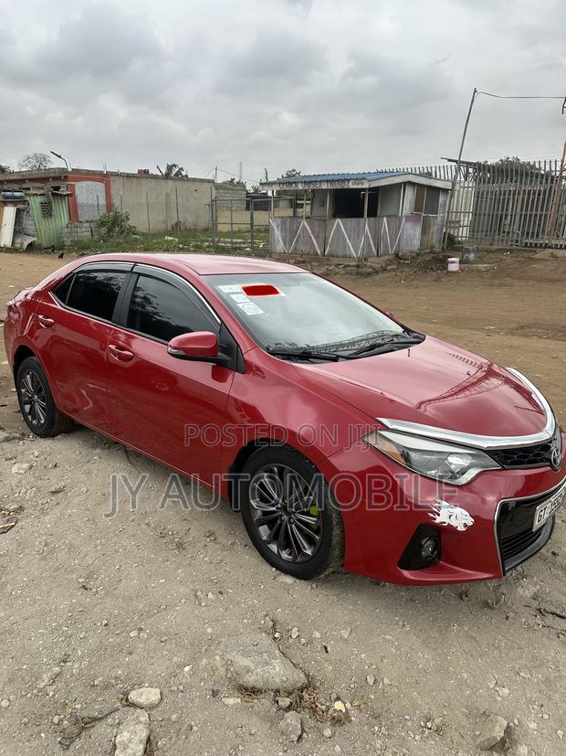 Toyota Corolla 2015 Red