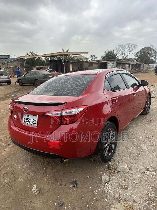 Toyota Corolla 2015 Red