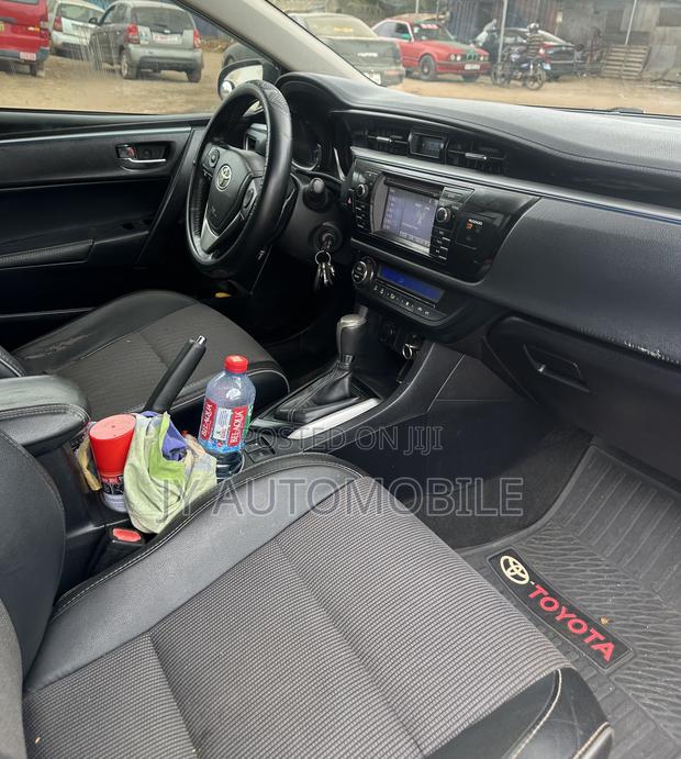 Toyota Corolla 2015 Red
