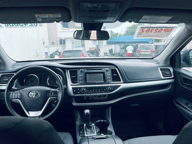 Toyota Highlander LE 2019 Black