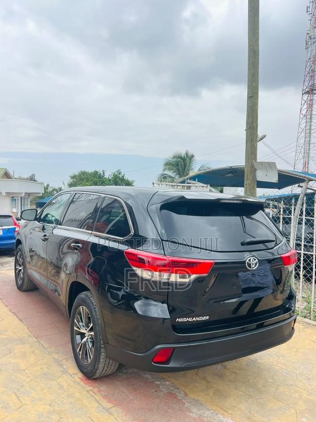 Toyota Highlander LE 2019 Black