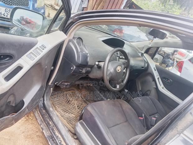 Toyota Vitz 2010 Black