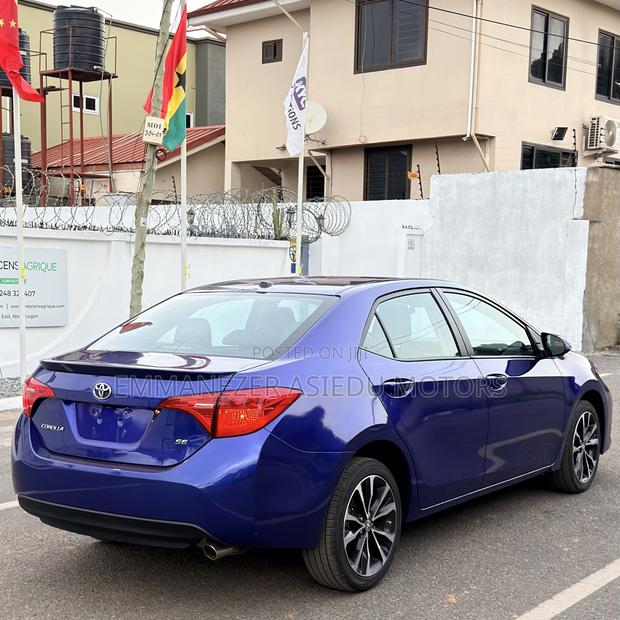 Toyota Corolla SE (1.8L 4cyl 2A) 2018 Blue