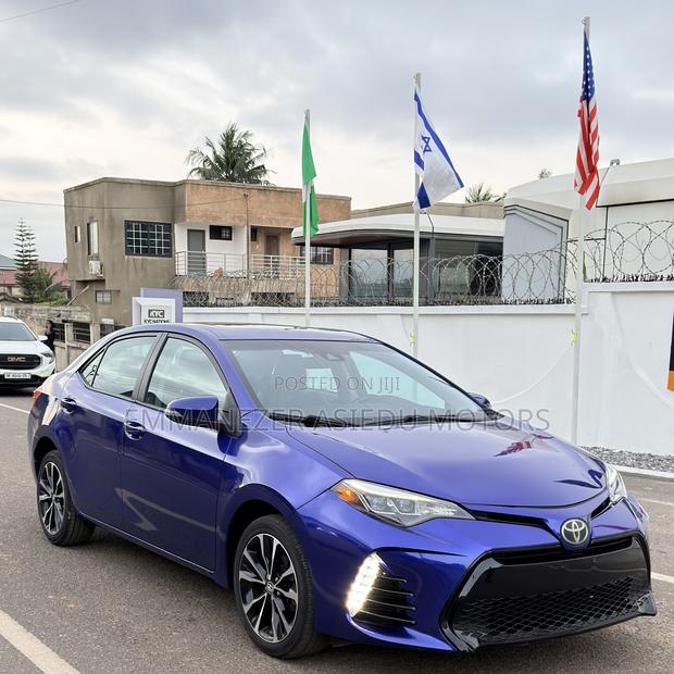 Toyota Corolla SE (1.8L 4cyl 2A) 2018 Blue