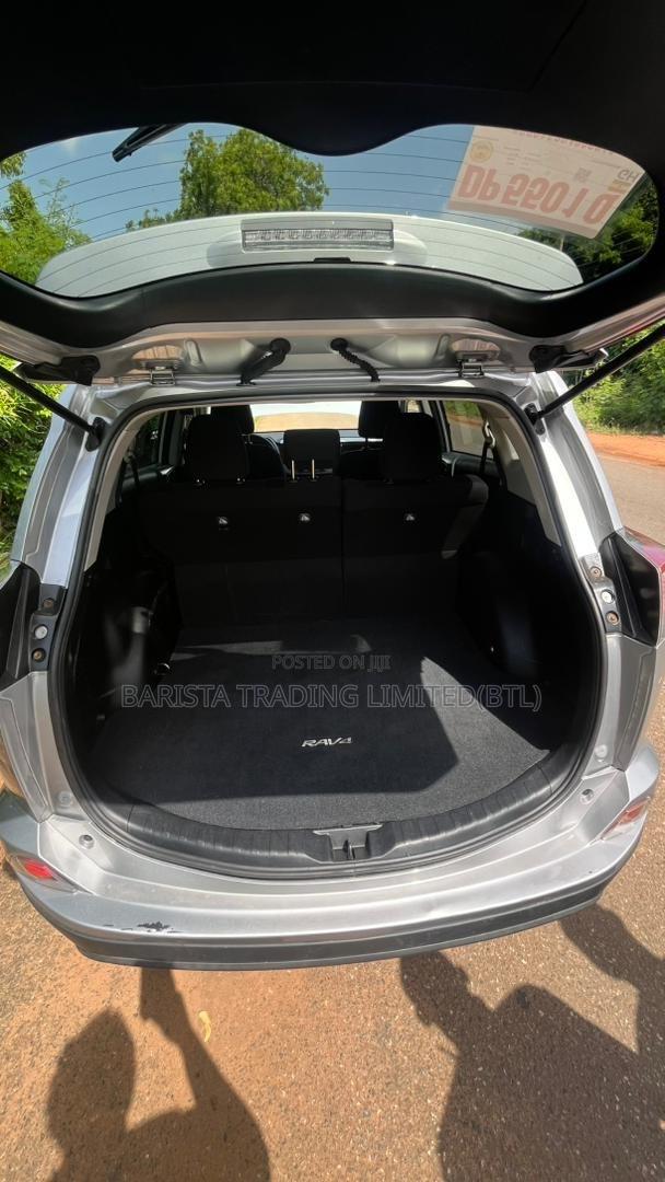 Toyota RAV4 LE AWD (2.5L 4cyl 6A) 2017 Silver