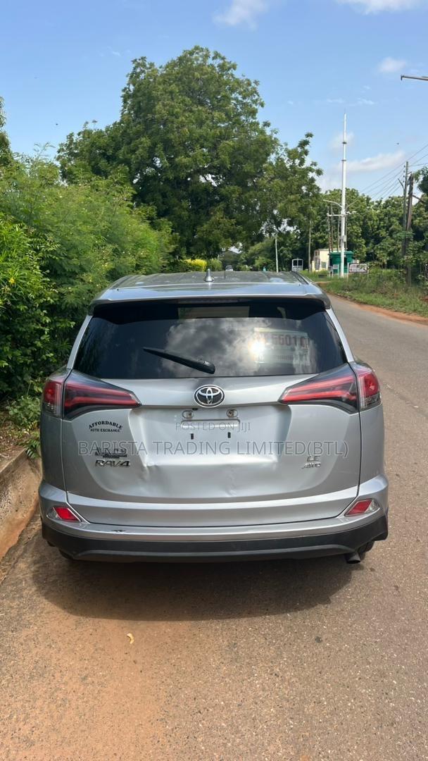 Toyota RAV4 LE AWD (2.5L 4cyl 6A) 2017 Silver