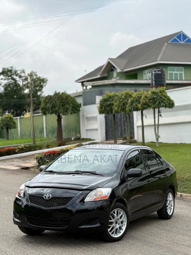 Toyota Yaris 2012 Black