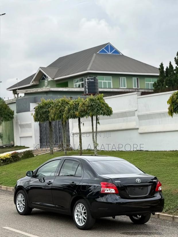 Toyota Yaris 2012 Black