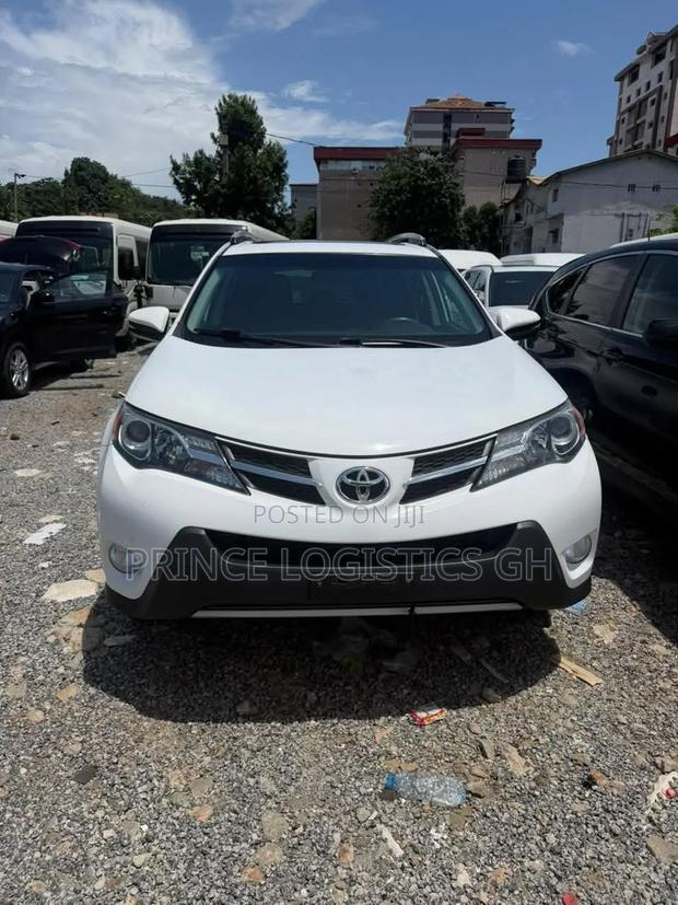 Toyota RAV4 XLE 4dr SUV (2.5L 4cyl 6A) 2015 White