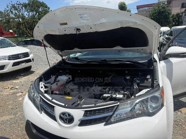 Toyota RAV4 XLE 4dr SUV (2.5L 4cyl 6A) 2015 White