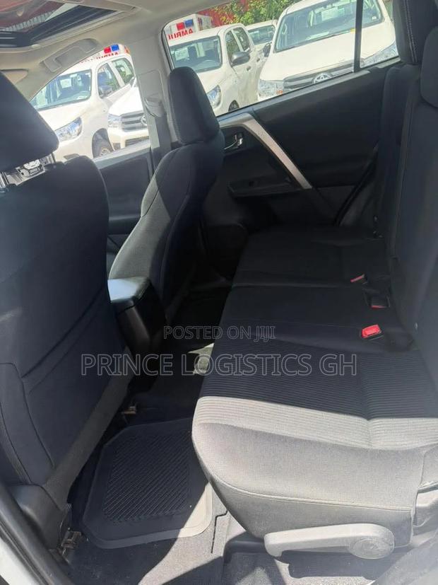 Toyota RAV4 XLE 4dr SUV (2.5L 4cyl 6A) 2015 White