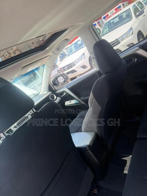 Toyota RAV4 XLE 4dr SUV (2.5L 4cyl 6A) 2015 White