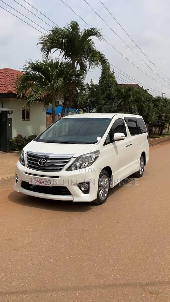 Toyota Alphard 2012 Off white