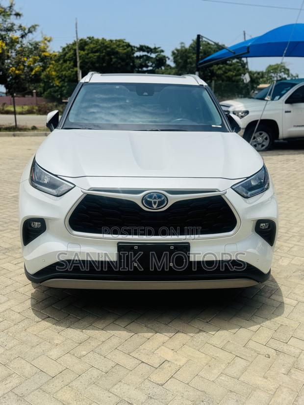 Toyota Highlander Platinum AWD 2024 White