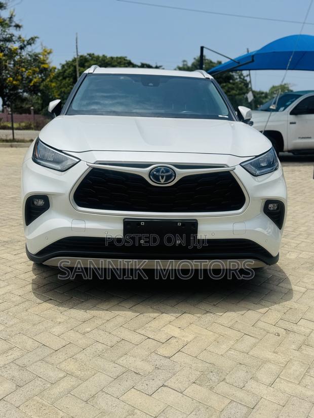 Toyota Highlander Platinum AWD 2024 White
