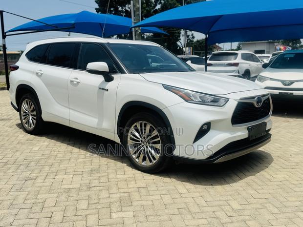 Toyota Highlander Platinum AWD 2024 White