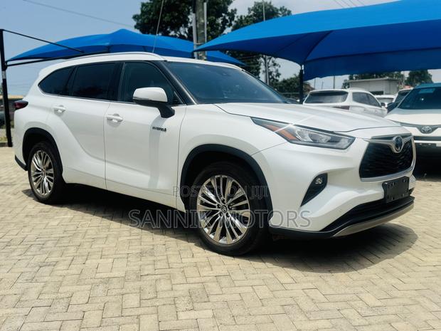 Toyota Highlander Platinum AWD 2024 White