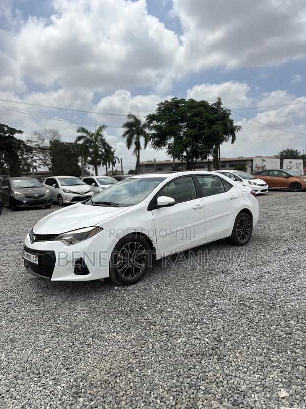 Toyota Corolla S 4dr Sedan (1.8L 4cyl CVT) 2015 White