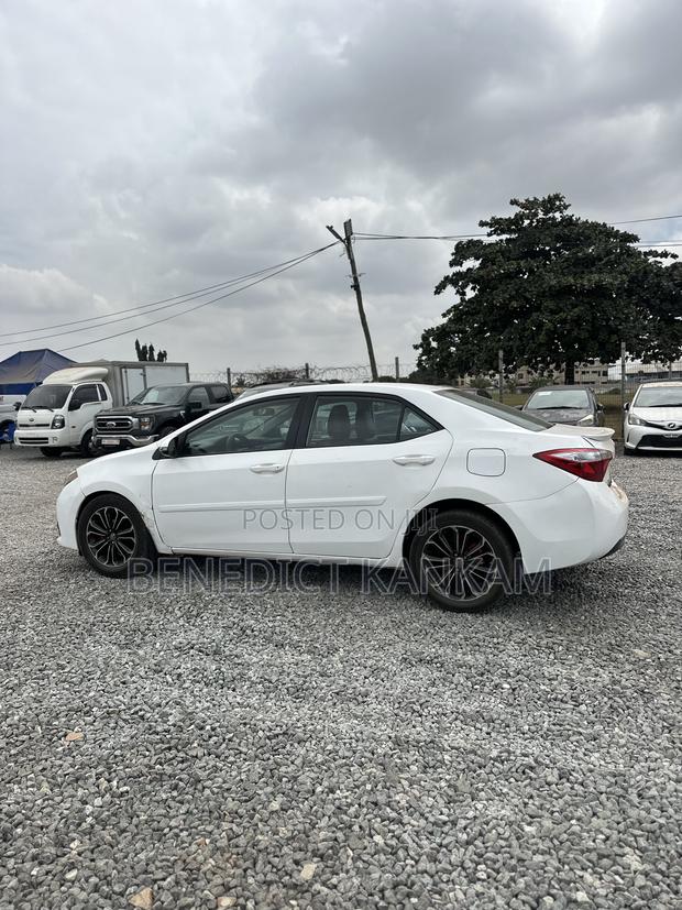 Toyota Corolla S 4dr Sedan (1.8L 4cyl CVT) 2015 White