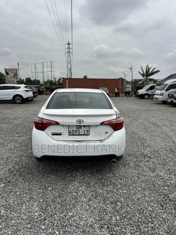 Toyota Corolla S 4dr Sedan (1.8L 4cyl CVT) 2015 White