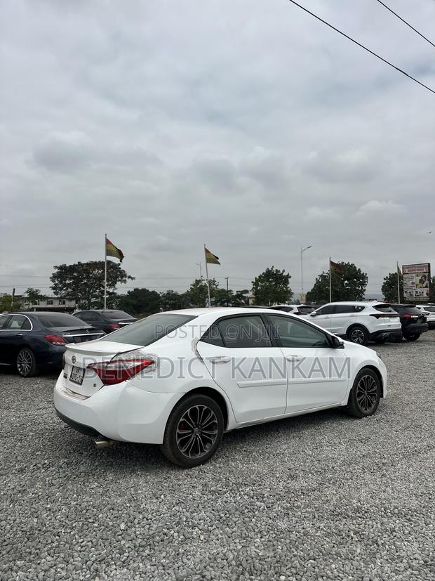 Toyota Corolla S 4dr Sedan (1.8L 4cyl CVT) 2015 White