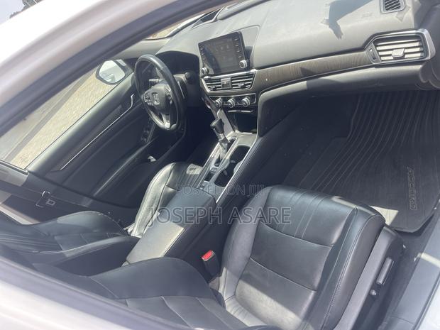 Honda Accord Touring 2.0T 2018 White