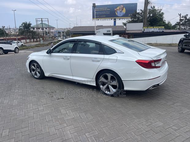 Honda Accord Touring 2.0T 2018 White