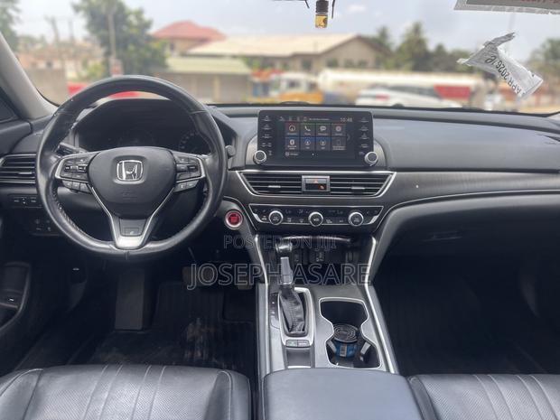 Honda Accord Touring 2.0T 2018 White