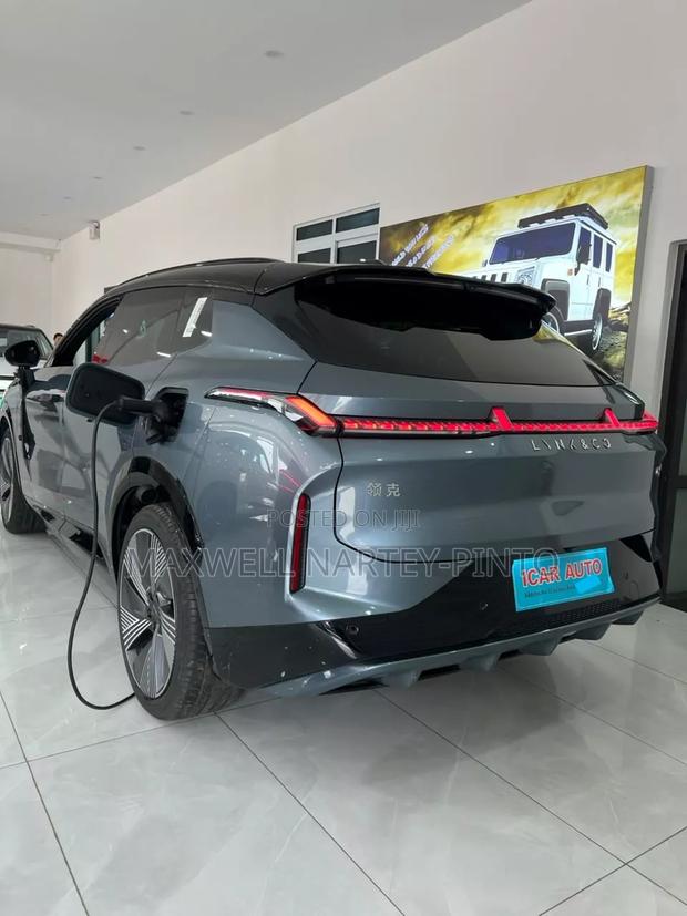 Lynk & Co 08 EM-P 2024 Gray